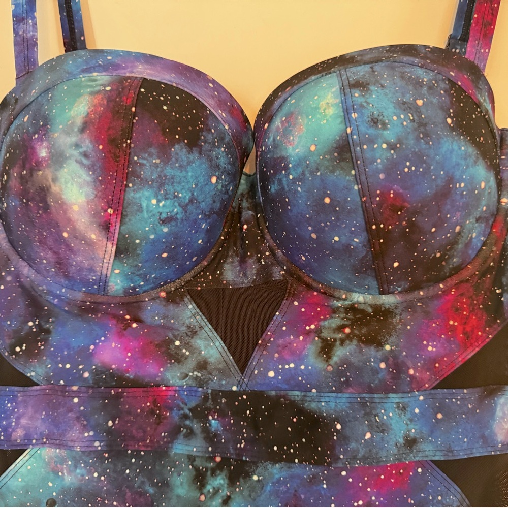 NWT Torrid Bombshell Sz 1 Swimsuit Galaxy Sold Out
